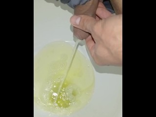 Отчаянно писаю в нижнее белье, как грязная шлюха