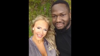 Он остановился на обочине дороги, чтобы трахнуть мою киску у реки - он не мог ждать