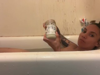 Соло мастурбация в ванне