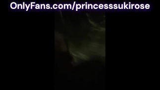 любительская пара занимается сексом на парковке