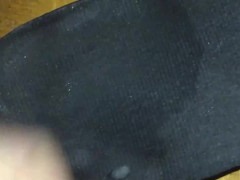 元陸上女子人妻の靴の匂いに欲情してしまい中敷きに射精 - Screenshot 14 of 16 - 陸上