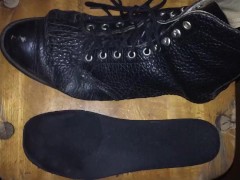 元陸上女子人妻の靴の匂いに欲情してしまい中敷きに射精 - Screenshot 3 of 16 - Shoejob