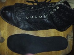 元陸上女子人妻の靴の匂いに欲情してしまい中敷きに射精 - Screenshot 5 of 16 - Shoejob