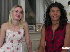 Ersties - Lesbische Doppelstimulation mit zwei Vibratoren