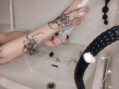 Cleaning my dirty toys after a dirty stream - Screenshot 2 of 16 - Sex Toy