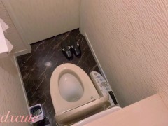 【盗〇】欲求不満のJ〇が家まで我慢できずにAV見ながらトイレオナニーしちゃってます…過激な動画は公式サイトへ🩷 - Screenshot 1 of 16 - トイレ オナニー