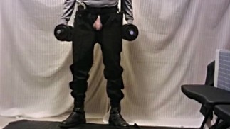 PESO MUERTO RUMANO-MOSTRANDO POLLA Y CON UNIFORME VS