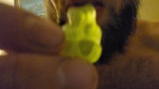 Гиганты поедают крошечных существ! Vore Mouth крупным планом