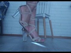 cute and loud high heels smashes face - Screenshot 11 of 16 - Asian Feet