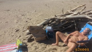 She masturbates at the nudist beach in front of voyeurs