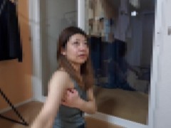 ラーメン屋で見かけたイケメンを想像して疑似3P。極太ディルドをしゃぶるドM熟女。 - Screenshot 1 of 16 - 3p