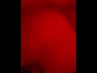 Делаю снимки спины от своего парня перед сном 😈😈