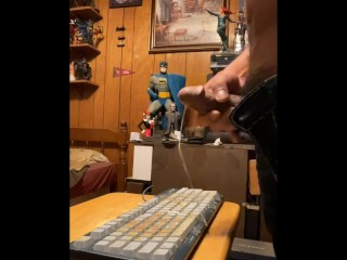 Добавляю еще свежей спермы + показываю свою испачканную спермой клавиатуру