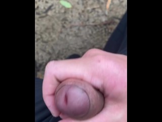 Соло ПУБЛИЧНЫЙ мужской оргазм у речной тропы