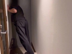 ヤリマンの休日のルーティーン　玄関で即フェラして立ちバックで生でセックス 1/16