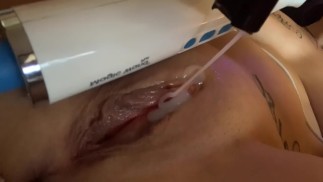 Вблизи МОКРАЯ и идеальная маленькая киска 💦🤭