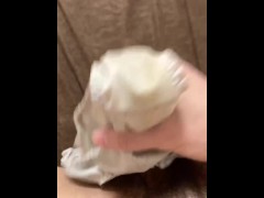 女の子の使用済みパンツに大量ザーメンぶっかけてぐちょぐちょにする