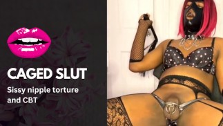 Chastity Salope Sissy en cage en lingerie puni CBT et mamelons
