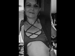 Smiles and a lil booty 😏