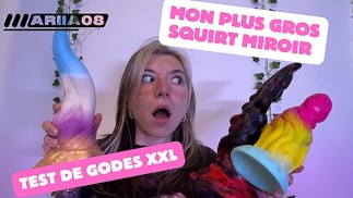 Petite française alt squirt gicle sur miroir en chevauchant énorme gode crash test toys XXL