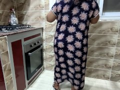 سكس كويتي بينيك خدامة في المطبخ لما زوجتو تروح حمام سكس عربي خليجي جديد بصوت واضح - Screenshot 1 of 16 - Maroc Sex