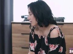 Mia Parker - Emily - Squirting Compilation - Screenshot 2 of 16 - Shaved Pussy