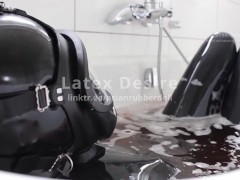 Relaxation bath in heavy rubber Teaser - Screenshot 7 of 16 - Heavy Rubber