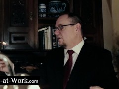 A woman he can not resist - Screenshot 1 of 16 - Brunette