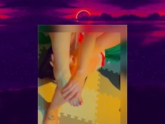 𝓢𝓮𝔁𝔂 𝓕𝓮𝓮𝓽 𝓟𝓵𝓪𝔂! 𝓣𝔀𝓲𝓷𝓴𝓵𝓮 𝓽𝓸𝓮𝓼 𝓫𝓪𝓻𝓮& 𝓲𝓷 𝓼𝓸𝓬𝓴𝓼!! - Screenshot 4 of 16 - Solo Girl