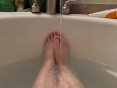 Fuzzy Boi Bath Fun 4/16