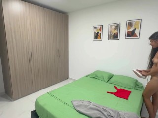 Mi rich stepsister while ironing her clothes and I end up very horny until she gives her the best fuck