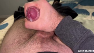 Stille Wichssitzung in meinem Schlafzimmer, während ich Gäste zu Hause 🤫😏💦 habe