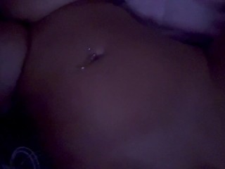 Малышка с большими сиськами совсем одна в своей комнате