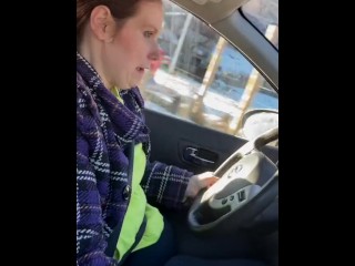 Mi Masturbo in Macchina Mentre Guida...poi Orgasmo Nel Parcheggioo