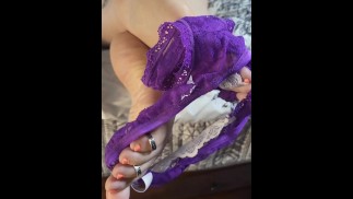 👃smell my stinky feet 🦶 and my 😻 pussy at the same time 🫦