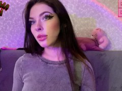 Жестко Выебал в Рот Свою Сводную Сестру Прямо Во Время Стрима - Screenshot 1 of 16 - Teen Babe