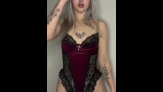 Blonde with a beautiful body😍