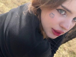 Спортивная нимфоманка трахнула эксгибициониста в лесу