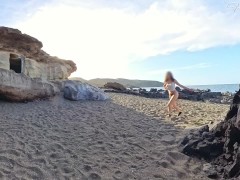 BEACH ADVENTURE: meet Sara again...with her sexy friend - Screenshot 10 of 16 - Beach