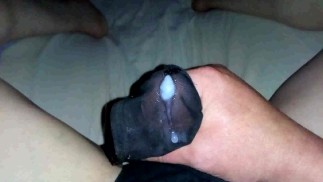 Masturbiere (370) mit einem Hoden