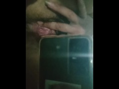 mostrando minha buceta, desliza dentro de mim?