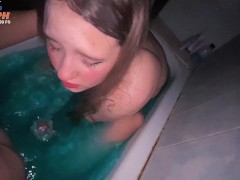 Молодая парочка  потрахались в ванне - Screenshot 10 of 16 - Face Fuck