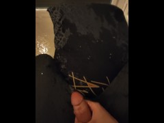 Can't hold and explode piss on the floor 14/16