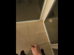 Can't hold and explode piss on the floor 2/16