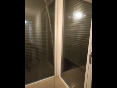 Can't hold and explode piss on the floor 4/16