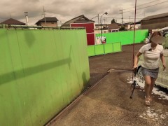 愛車を洗車中、濡れてノーブラ乳首が透け透けに。周りに人が居るのにオッパイ出して生挿入され大量潮吹きで何度もイッちゃって 凄く気持ちよく中出しされちゃいました。お掃除フェラ/日本人/無修正/巨乳/熟女 - Screenshot 1 of 16 - 日本人 カップル
