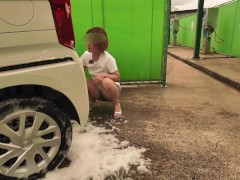 愛車を洗車中、濡れてノーブラ乳首が透け透けに。周りに人が居るのにオッパイ出して生挿入され大量潮吹きで何度もイッちゃって 凄く気持ちよく中出しされちゃいました。お掃除フェラ/日本人/無修正/巨乳/熟女 - Screenshot 3 of 16 - 巨乳
