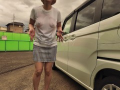 愛車を洗車中、濡れてノーブラ乳首が透け透けに。周りに人が居るのにオッパイ出して生挿入され大量潮吹きで何度もイッちゃって 凄く気持ちよく中出しされちゃいました。お掃除フェラ/日本人/無修正/巨乳/熟女 - Screenshot 5 of 16 - 人妻