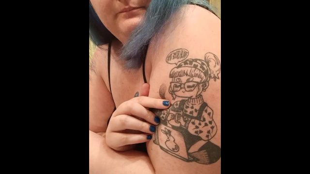 Bbw italian girl show her tattoos