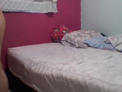 El esposo de mi vecina la llamo cuando me la estaba follando, ojala no se entere de lo nuestro